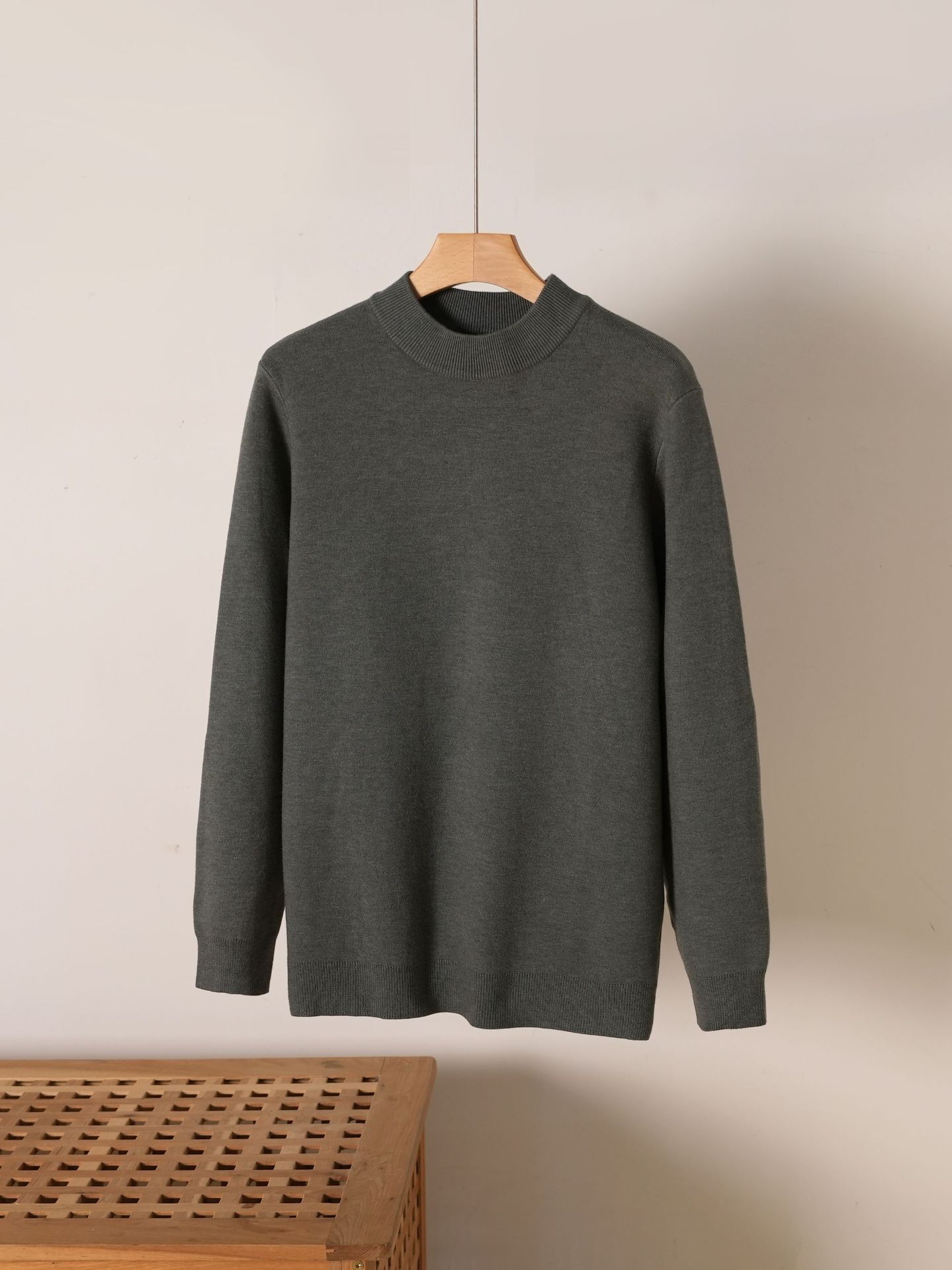 Otoño y invierno nuevo hombre medio cuello alto suéter con una camiseta de peluche superior ligera de manga larga de negocios camiseta de punto