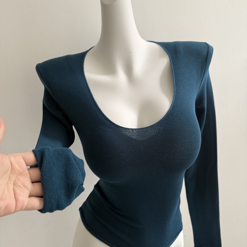 Minimalism ~ Pure Desire Fleece-Lined T-Shirt with U-Neck, Slim Fit, Waist-Cinching Base Shirt for Women, Fall/Winter 2025