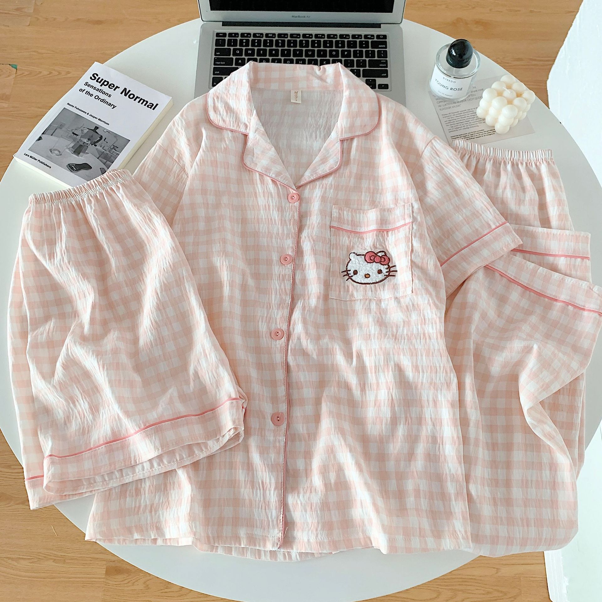 Al por mayor transfronterizo de tres piezas nubes algodón pijama cardigán con solapa mangas cortas pantalones cortos de dibujos animados a cuadros ropa para el hogar