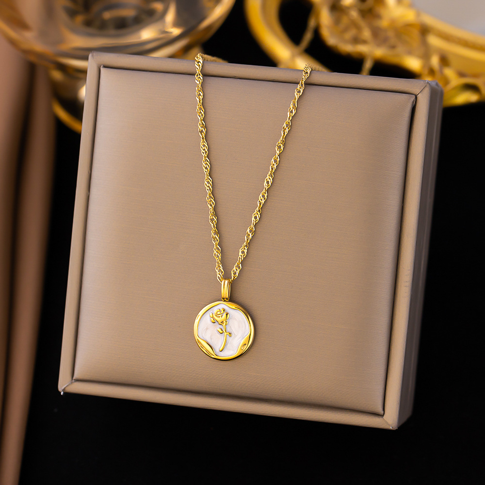 304 Stainless Steel Chain Material 1 Piece Quantity Daily Occasion 304 Stainless Steel Material PVD Coated Real Gold Plated Flower Titanium Steel Classic Style Waterproof Non Tarnish Pendant Necklace