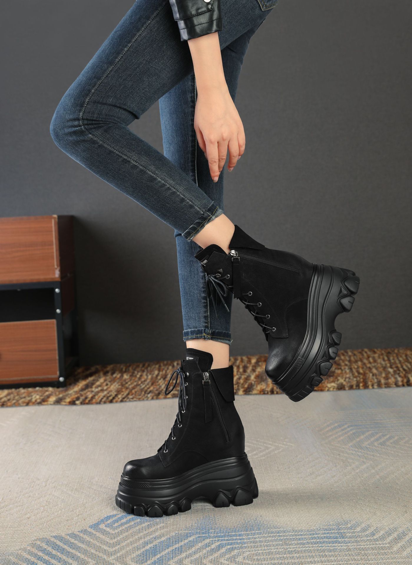 Boot nữ cổ thấp dây buộc phong cách Anh quốc cổ điển, gót cao 12 cm — Đen nhung chi tiết 11