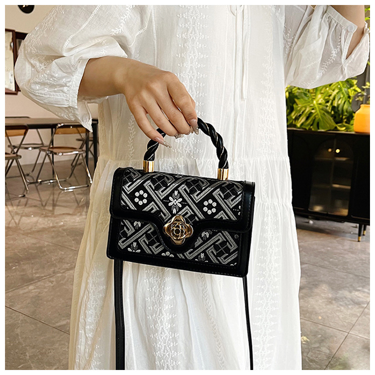 Korean style fresh 2025 Spring/Summer trendy and fashionable crossbody handbag for women, single-shoulder light luxury chanel-style bag undefined