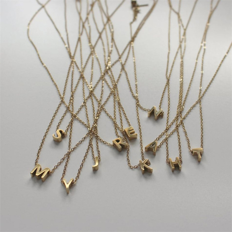 Collier avec pendentif lettre en acier inoxydable doré_voghion.com