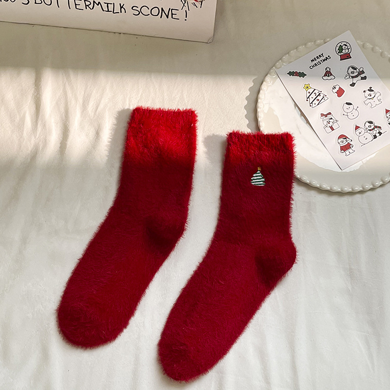 秋の冬の靴下の女性刺繍ミンクのベルベットのクリスマスの靴下はかわいいです。|undefined