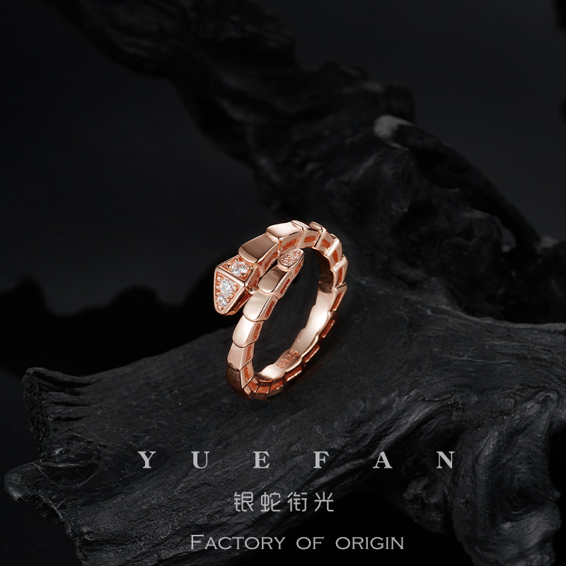 모이사나이트 로즈 골드가 세팅된 실버