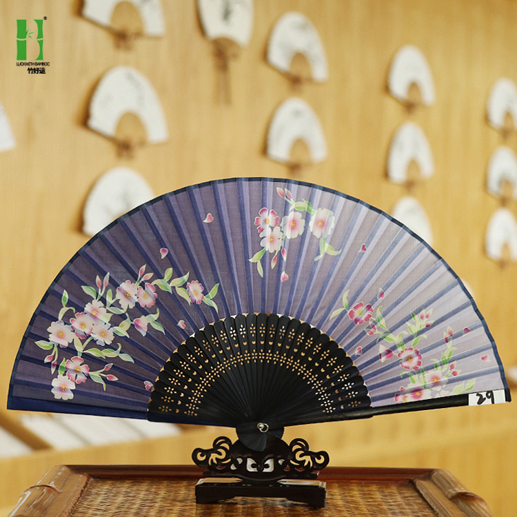 Ventilador antiguo estilo al por mayor Fan bolsa traje artesanía regalo ventilador cara de seda ventilador de publicidad estilo chino plegable ventilador femenino al por mayor