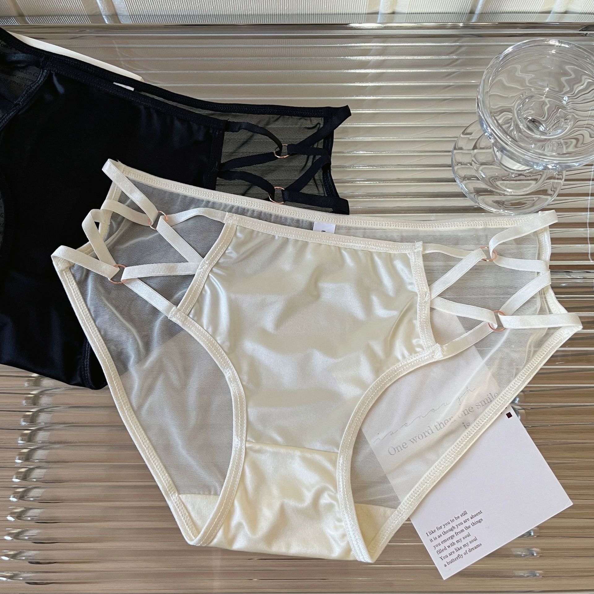 Amado por el oro * Nuevo sexy puro estilo de ropa interior de estilo francés satén hueco cruzado de correa de mujer