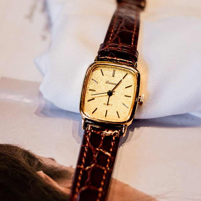 Dimeina Women High Quality Quartz Watch Oval Dial Orologio