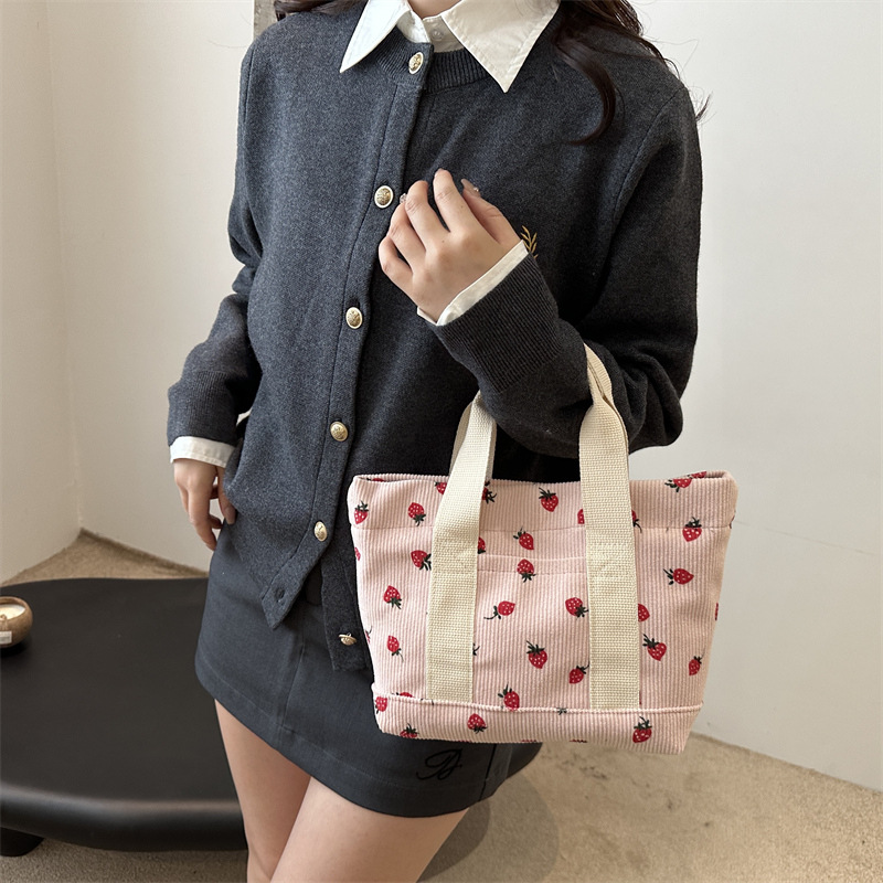 Japonés lindos bolsos de cordillera de fresa mujeres 2024 nueva moda versátil bolsos de almuerzo de mamá bolsos pequeños