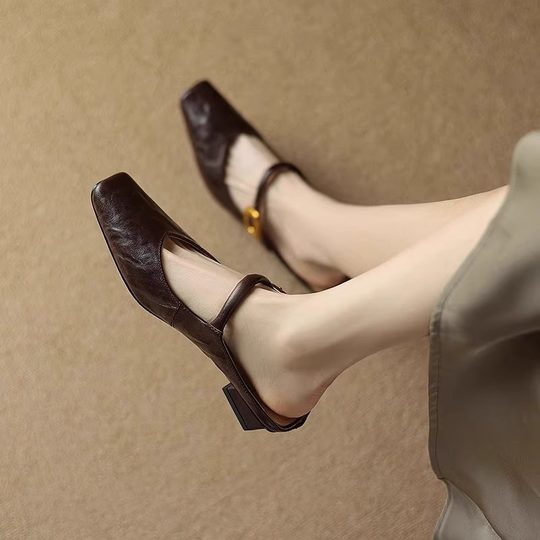 Slimming retro square head thick heel Mueller shoes women's spring and summer 2025 after the air to wear a word with a covered head half slippers