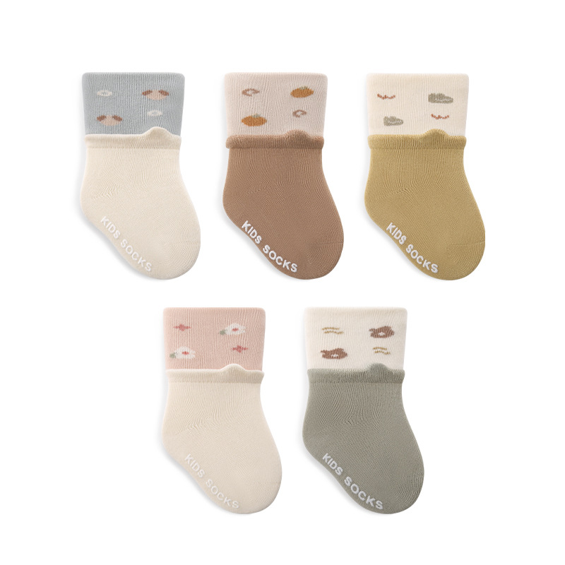Otoño nuevo calcetines de bebé estereoscópicos lindos calcetines de dibujos animados anti-deslizantes sin hueso calcetines para bebés recién nacidos de interior