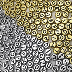 跨境新品金銀色方形扁圓字母珠100顆袋裝DIY手鍊項鍊服飾飾品配件