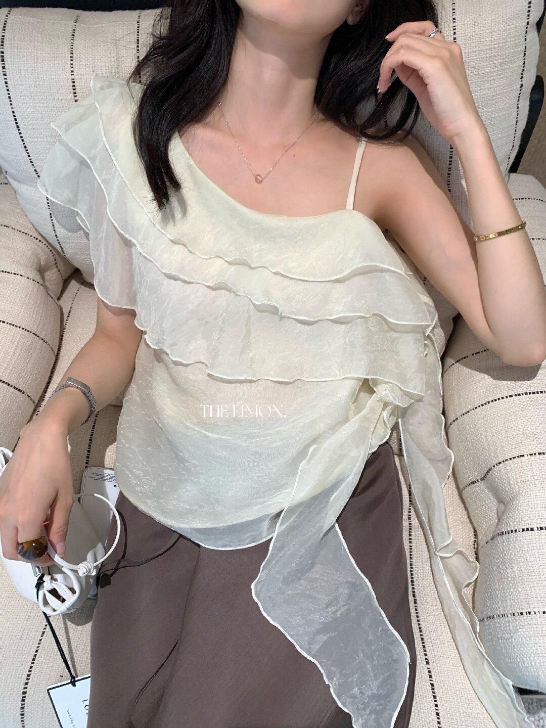 Áo sơ mi nữ một vai xếp tầng phối ren, tay ngắn, phong cách Hàn Quốc — màu đen, Màu cà phê, màu cam, màu mơ chi tiết 13