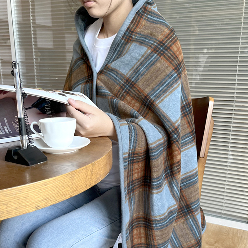 加厚披肩法兰绒毛毯小被子午睡办公室加厚披肩盖毯女盖腿沙发毯