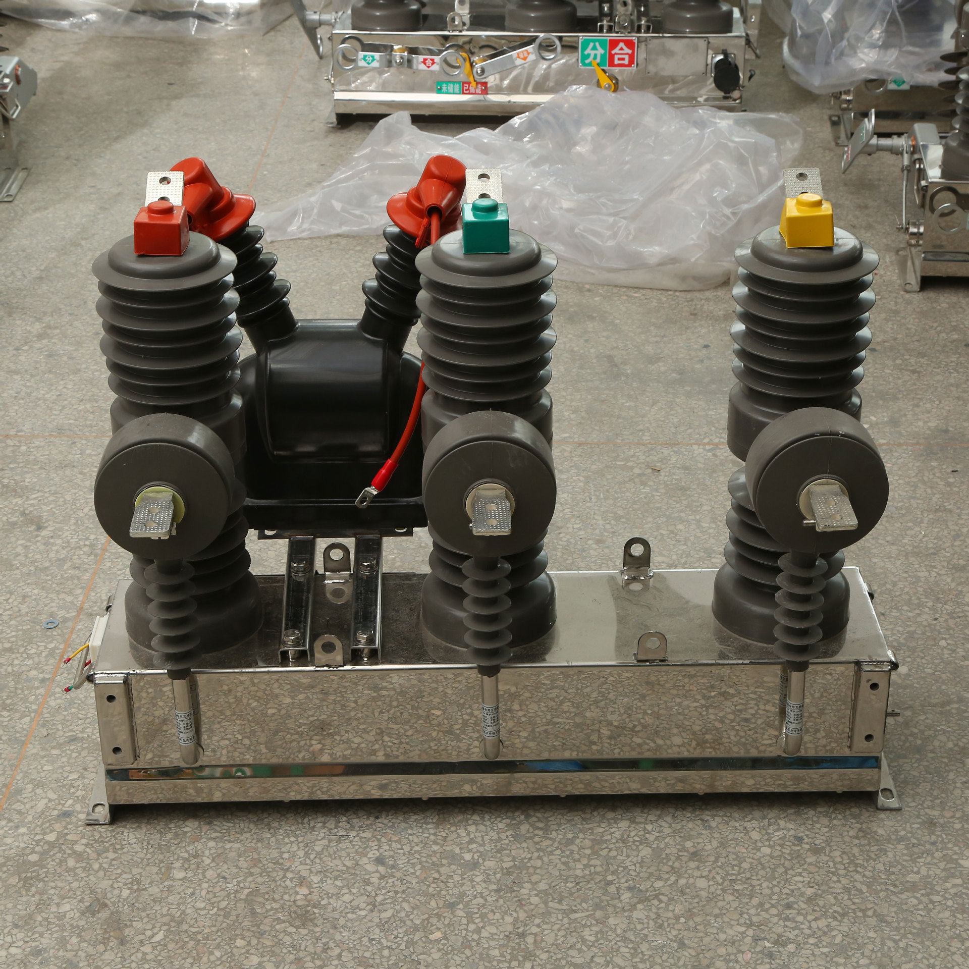 10KV户内高压真空断路器ZW32-12F/630A智能看门狗柱上分界开关