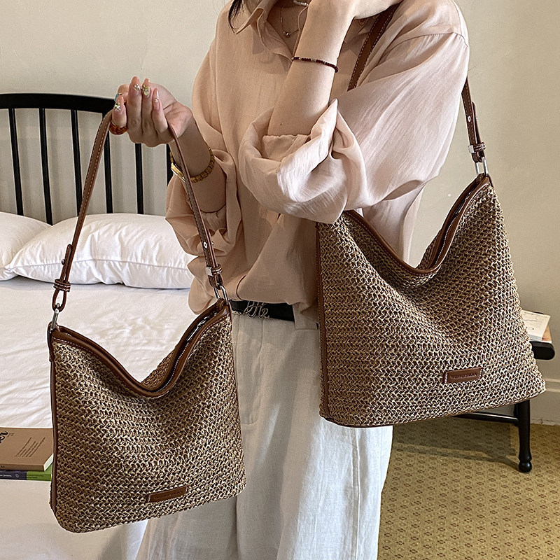 2026 bolsas de verano de tejido para mujeres nuevas bolsas de mochila de paja bolsas de bolsas de gran capacidad de transporte de hombro popular