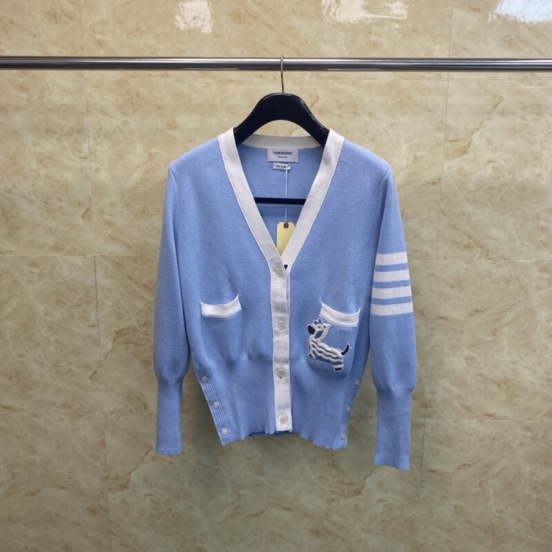 TB Factory Direct Sale: New Autumn/Winter Lion Dog Embroidery Four-Button Cardigan for Women, Casual and Comfortable V-Neck Wool Cardigan TB Factory Direct Sale: New Autumn/Winter Lion Dog Embroidery Four-Button Cardigan for Women, Casual and Comfortable V-Neck Wool Cardigan