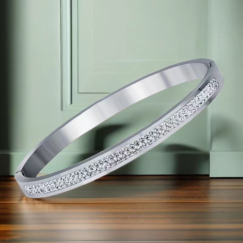 Pulsera de acero de titanio para niñas nicho de sentido de alto grado cielo estrellado no se desvanece Diamante-incrustado exquisito diamante ins estilo completo pulsera de diamantes