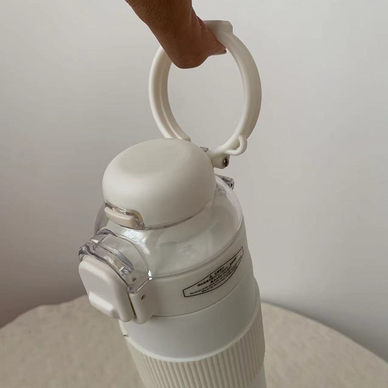 女の子向けのストロー付きの新しいクールな断熱カップ、男の子向けの見栄えの良いスポーツダブルドリンクカップ、ハンドル付きの大容量カップ|undefined