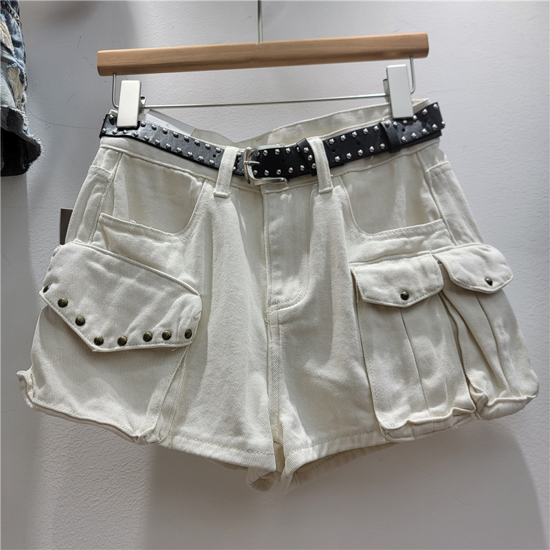 Pantalón corto de mezclilla estilo cargo corte en A de tiro medio