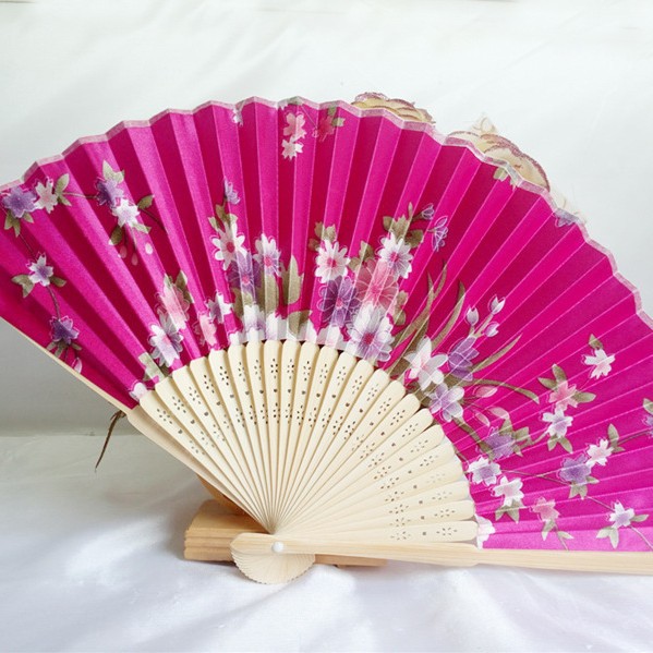 Hay en stock Changsha regalo ventilador 21cm estilo japonés bambú seda ventilador color primario hueso satén paño ventilador