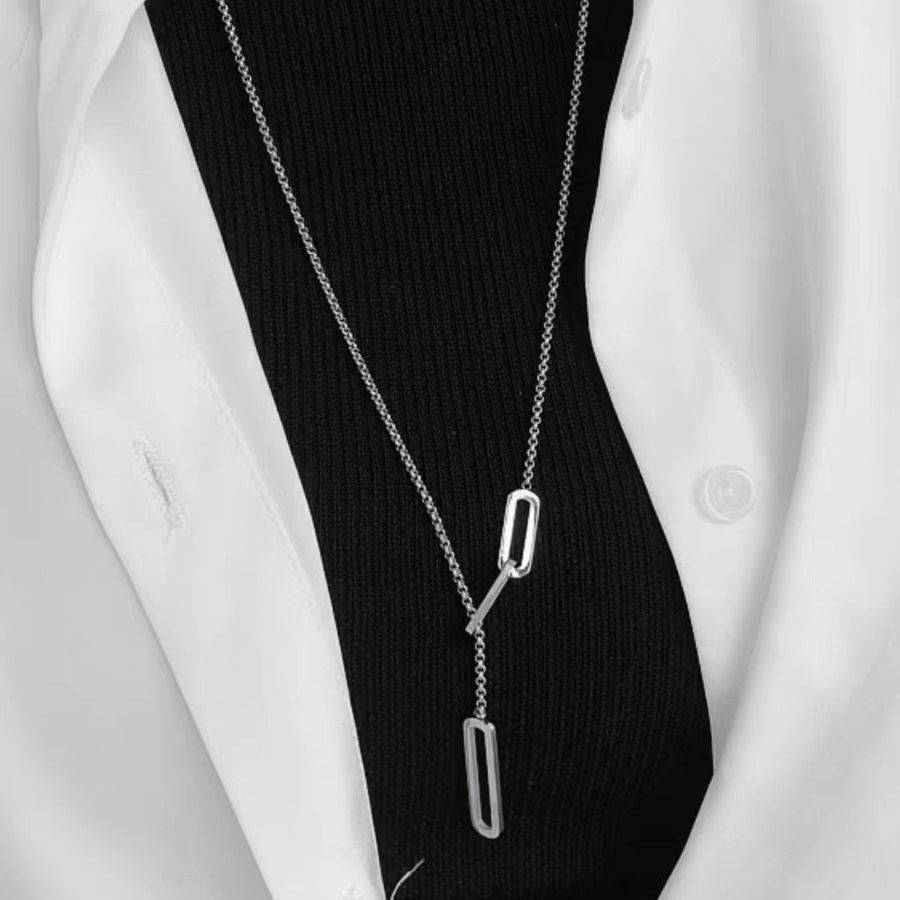 [collar de acero de titanio dorado + acero] collar de amor de nicho con cadena de clavícula avanzada en la moda de lujo ligero femenino