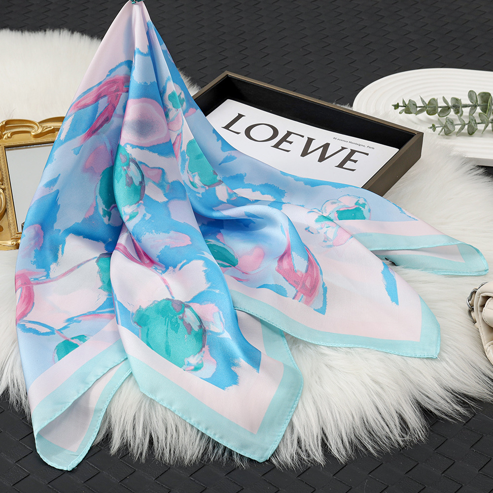 La nueva bufanda de seda de imitación simple y elegante 70 muestra un temperamento blanco, bufanda pequeña, bufanda de seda simple de todo fósforo, bufanda cuadrada, chal de protección solar para mujer