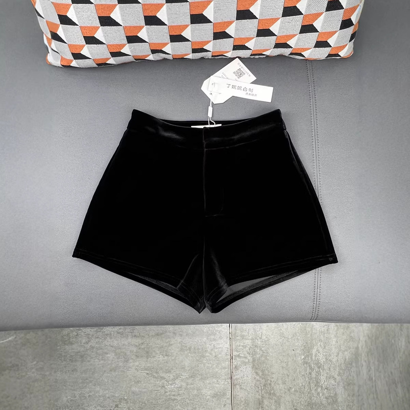 2025 Velvet Black Shorts for Women, Autumn and Winter, High-Waisted, Suitable for Petite Figures, Gold Velvet Wide-Leg Pants