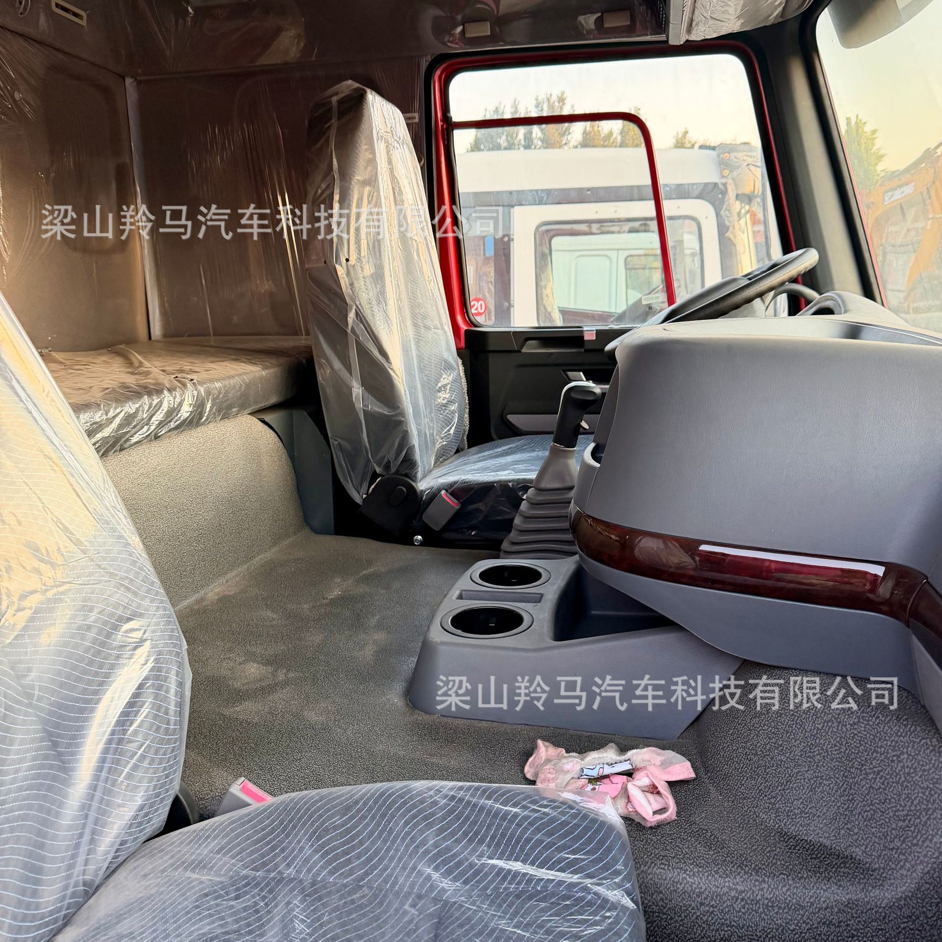 Cross-border medium-duty specialized work truck, HOWO 6x4 dump truck, eight-wheel dump truck, engineering transport truck