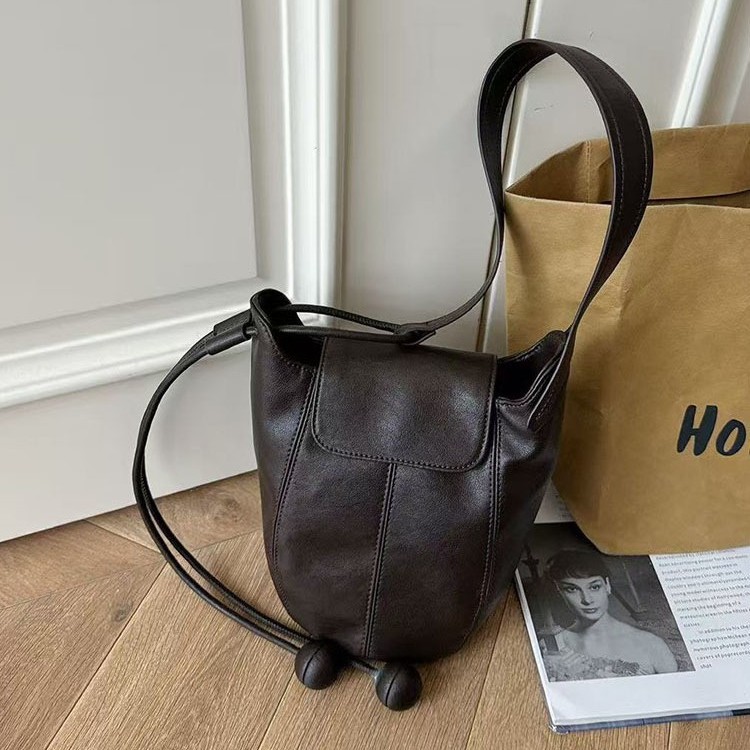 韩版头层真皮小众南瓜包个性真皮水桶包大容量百搭单肩斜挎女包潮