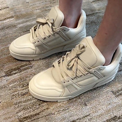 広州の靴工場のバスケットボールの靴の男性の板の靴の女性は少し太っています。