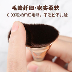 Slanted head foundation brush, soft-bristled makeup brush, beauty tool, wooden handle, BB cream, liquid foundation, contouring brush, covering spots and acne marks