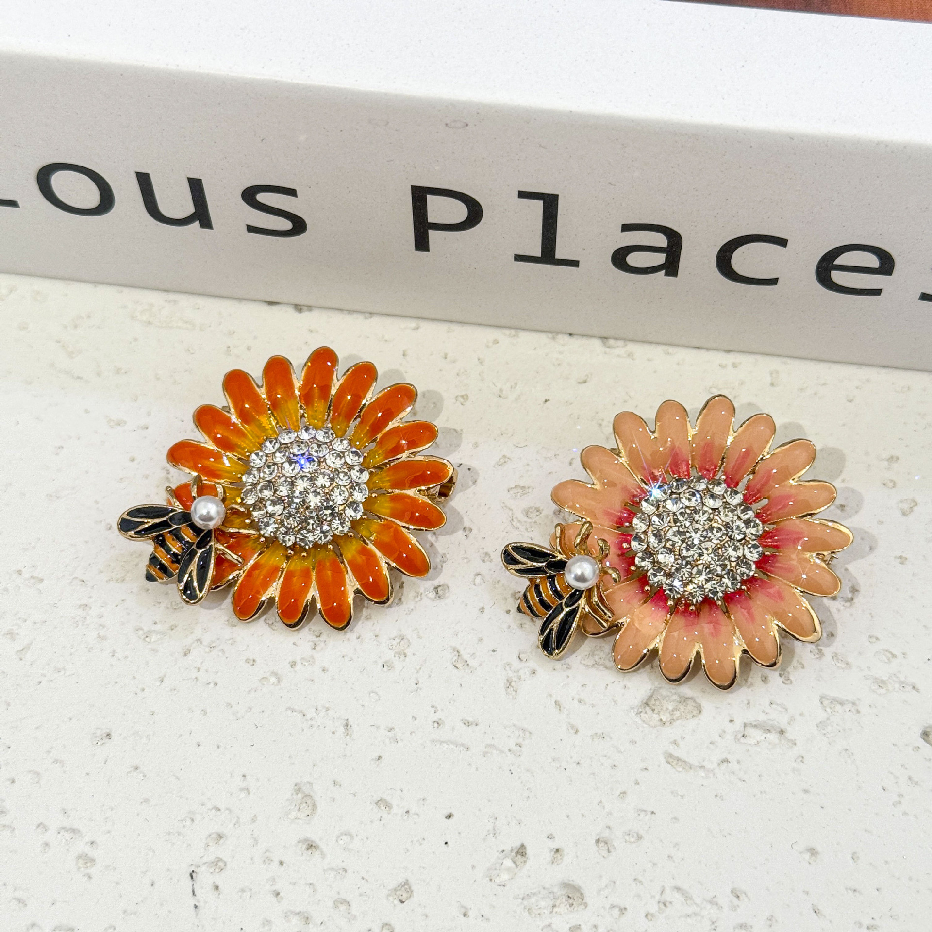 Enamel Sunflower Brooch, High-End Exquisite Bee Daisy Brooch for Women, Niche Design Pin, Suit Accessory