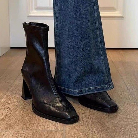 Women's high-heeled ankle boots, 2026 autumn/winter new fashion collection, featuring a square toe, Martin boot style, French-style chunky heel, and a fleece-lined, slimming design Women's high-heeled ankle boots, 2026 autumn/winter new fashion collection, featuring a square toe, Martin boot style, French-style chunky heel, and a fleece-lined, slimming design