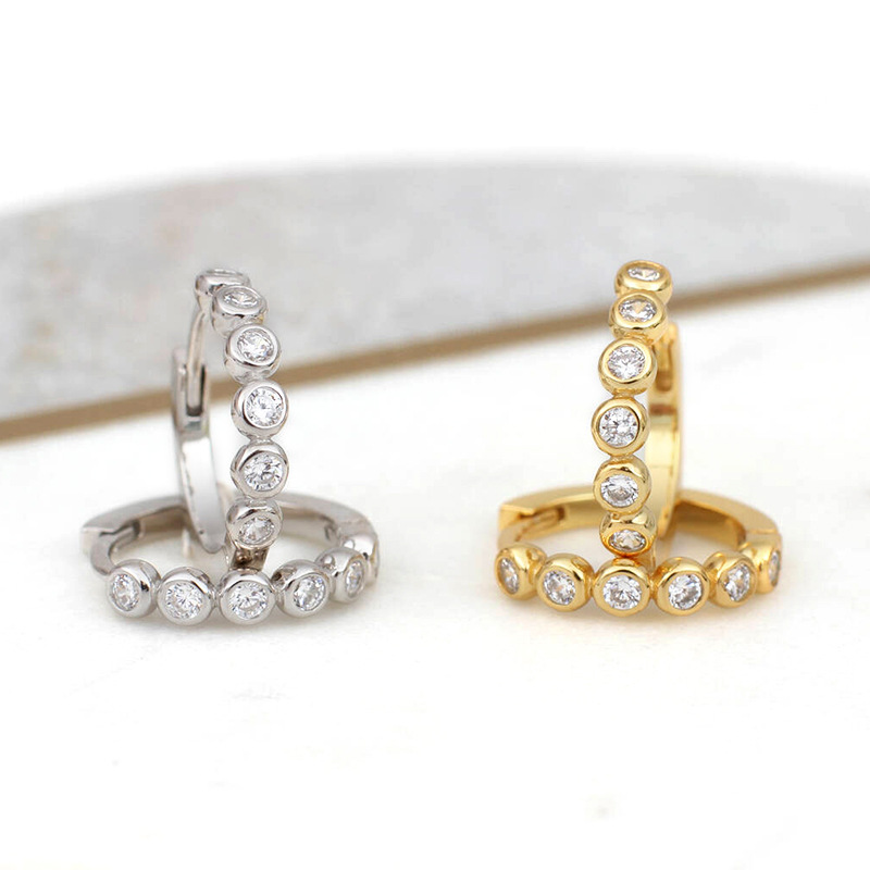 Orecchini a cerchio con strass orecchini moda donna versatili_voghion.com