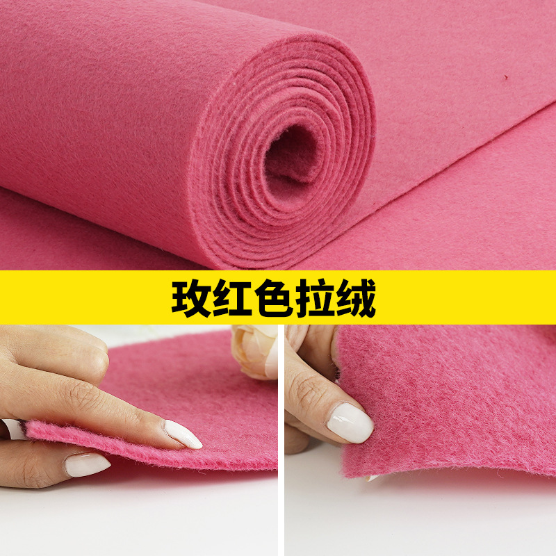 結婚祝いの赤いじゅうたんは一度に結婚して店の入り口を開店します。