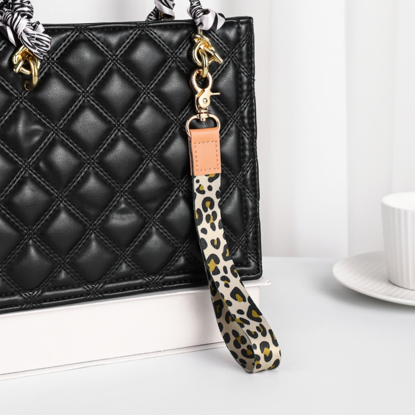 Polyester Material Simple Style Cow Pattern Leopard Polyester Unisex Keychain