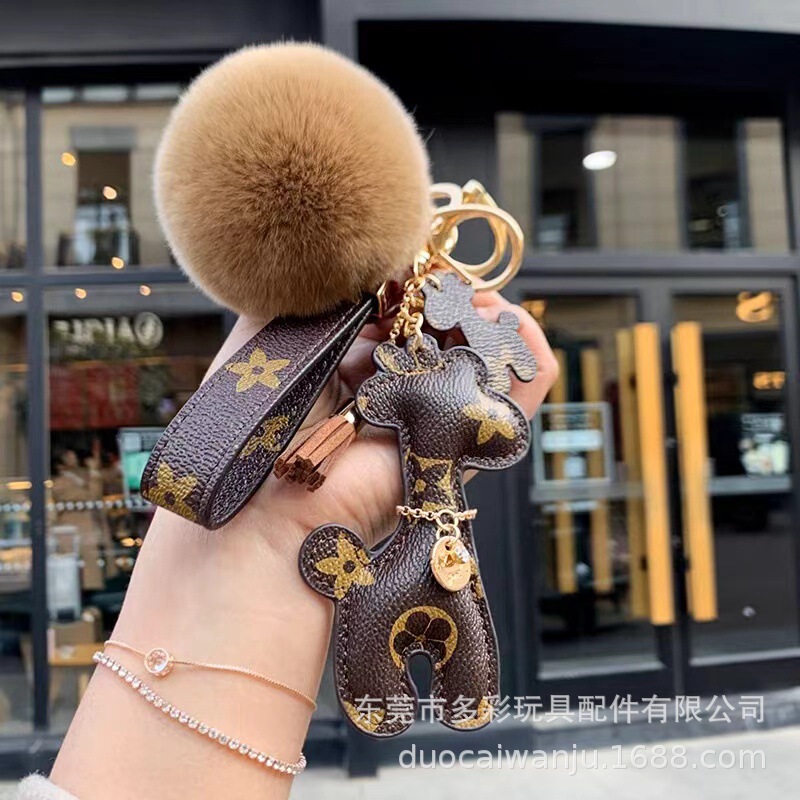 European and American Popular Giraffe Leather Keychain Fashion Trend Car Keychain Simple Giraffe Leather Pendant European and American Popular Giraffe Leather Keychain Fashion Trend Car Keychain Simple Giraffe Leather Pendant