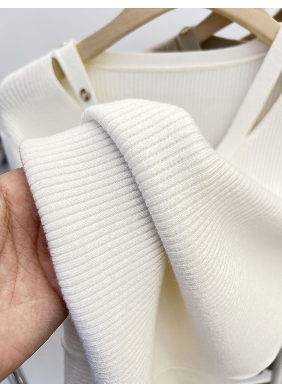 商品详情图_2024秋冬V领镂空设计感长袖针织衫女宽松打底毛