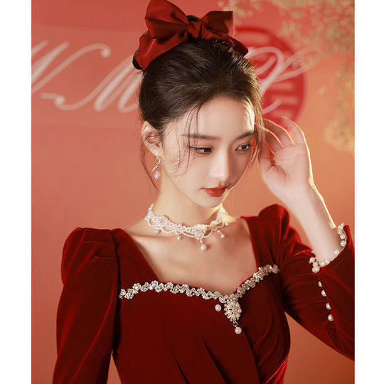 Toast Dress Bride 2024 New wine red Engagement Dress Shoulder Long Sleeve Velvet Wedding Women