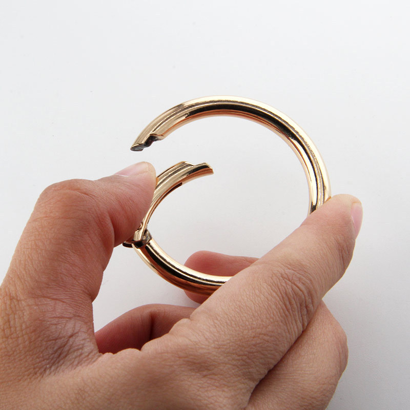 スプリングリングのバッグは合金の部品のアクセサリーを掛けます。|undefined
