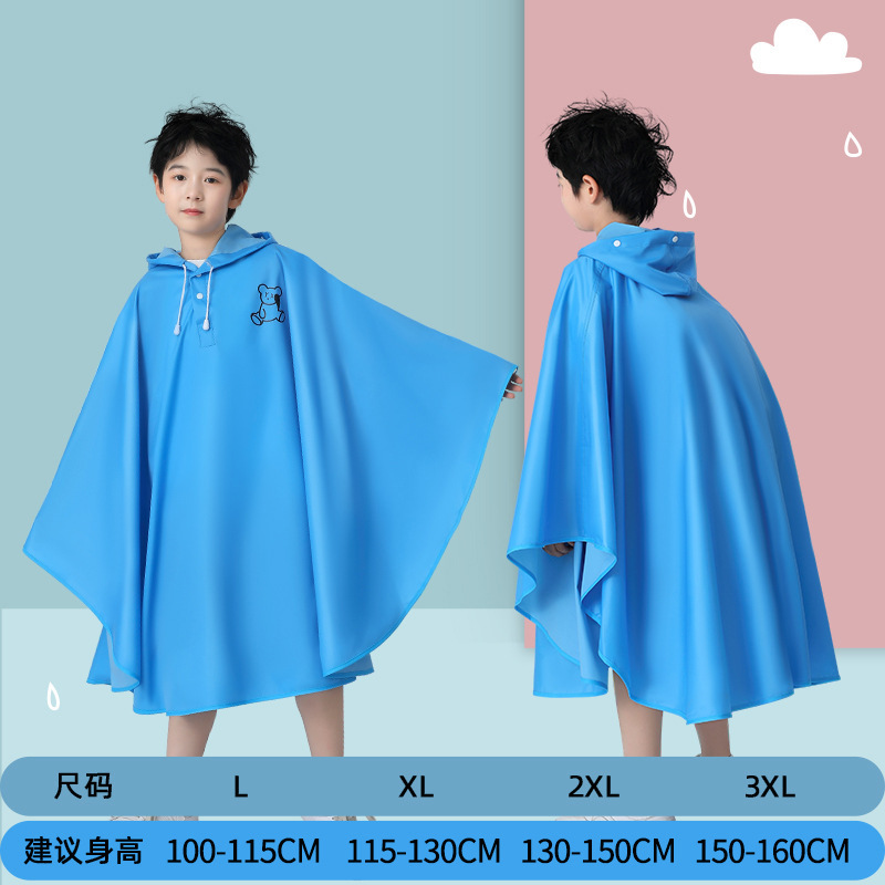 子供用レインコートを厚くして、子供用のカバンを持っています。子供は学校に行きます。|undefined