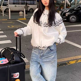复古小众圆领提花休闲针织开衫女秋冬高级感慵懒白色百搭毛衣外套