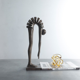 Abstract Minimalist Bent-Over Portrait Sculpture Modern Minimalist Home Model Room Display Cabinet Craft Soft Decoration Ornaments