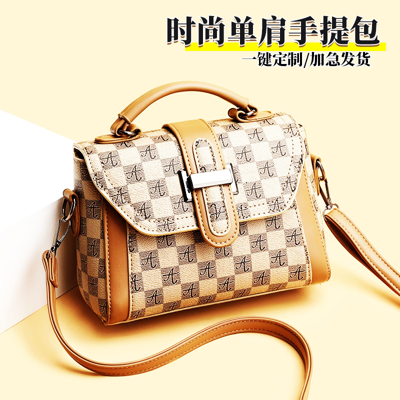 时尚单肩斜挎手提包时尚百搭单肩斜挎手提女大容量复古印花女士包