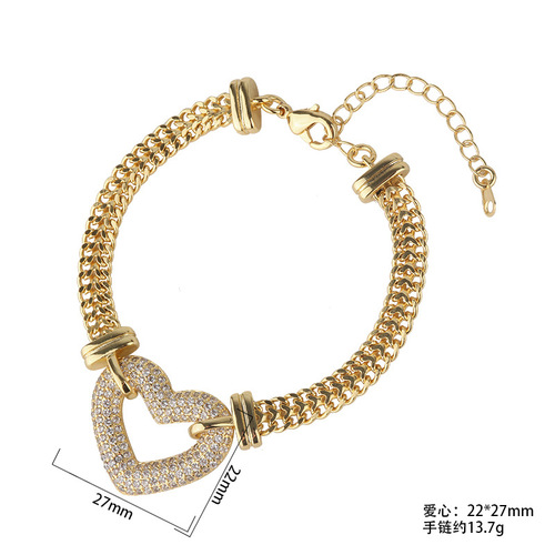Korean Instagram-style cool, minimalist European-American fashion set featuring layered bold chains—plus a hip-hop-inspired, elegant gold heart-shaped necklace.