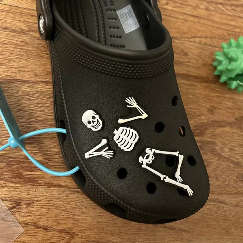 Skull Skeleton Hole Shoe Accessories DIY Slipper Decoration Parts Skeleton Halloween Shoe Charms Horror Shoe Decorations for Women and Men Skull Skeleton Hole Shoe Accessories DIY Slipper Decoration Parts Skeleton Halloween Shoe Charms Horror Shoe Decorations for Women and Men