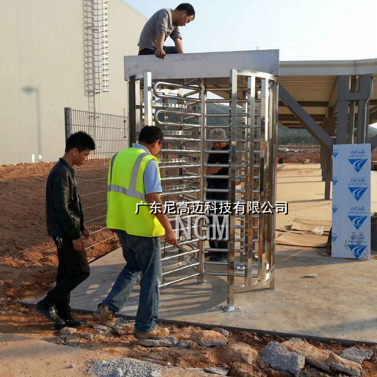 电控旋转式出入闸机全高不锈钢栅栏门英文版人脸识别三翼型辊闸机