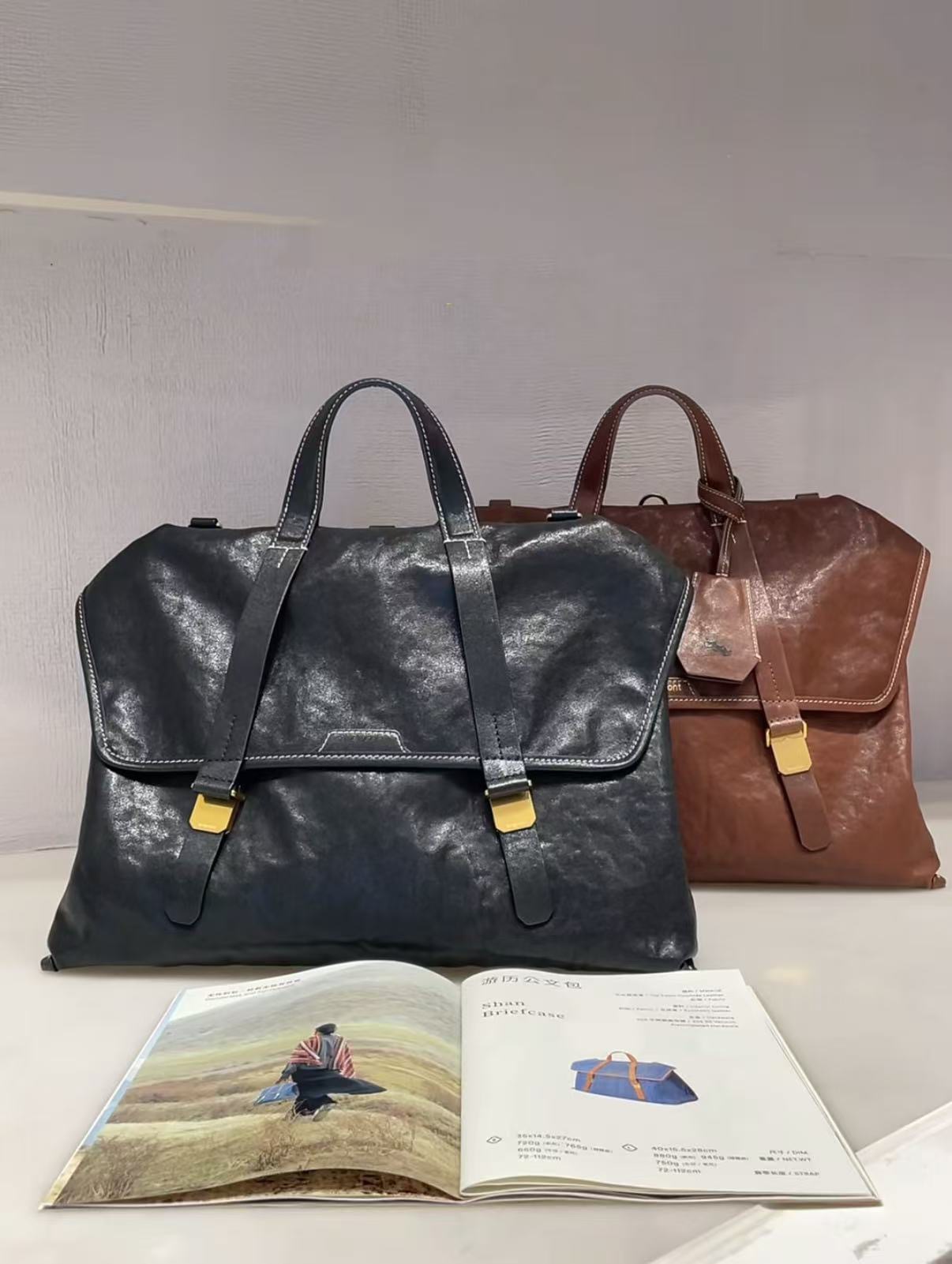 Below is Song Zhang Jingyi's same model women's backpack, a genuine leather travel briefcase with large capacity for commuting and carrying a laptop