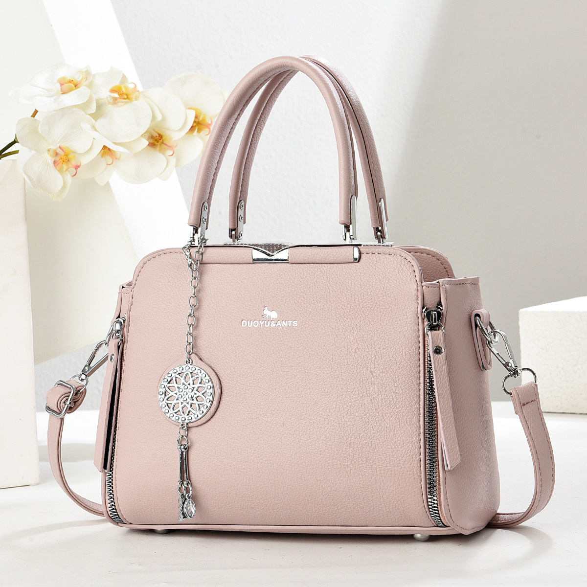 Bolsos bolsos de mujer estilo caliente 2025 fabricante comercio exterior nuevo bolso de mensajero de hombro de verano atmosférico y versátil